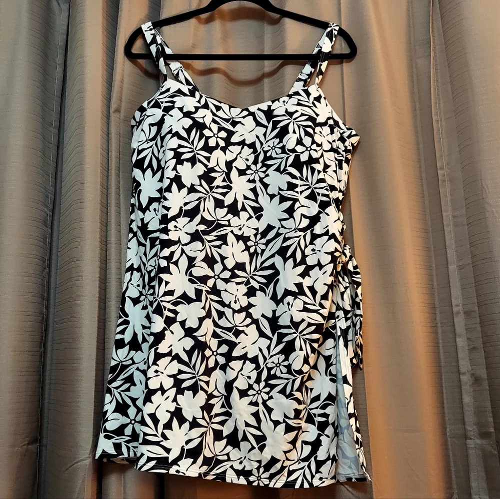 Land's End Woman's Black Havana Floral Swim Dress Size 18W